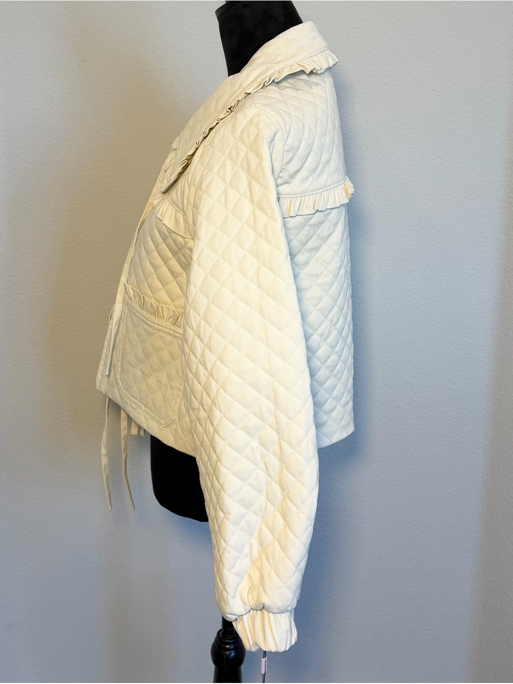 NWT Avec Les Filles Cream Quilted Ruffle-Trim Tie-Front Bomber Jacket Size Med - Picture 7 of 13